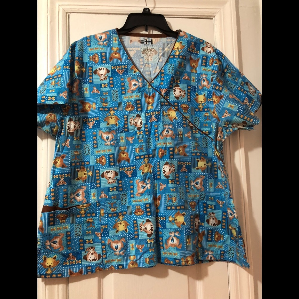 Animal scrub top xl
